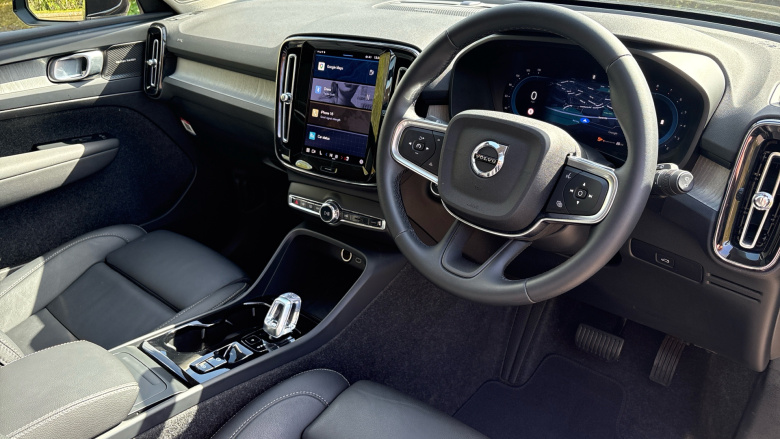 Volvo XC40 2.0 B4P Ultra Dark 5dr Auto Petrol Estate